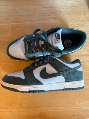 Nike Low-Top Sneakers in White and Teal